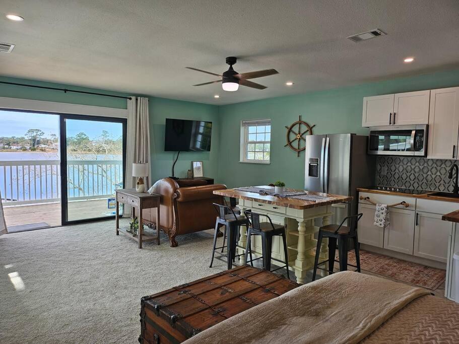 Villa Waterfront Retreat *